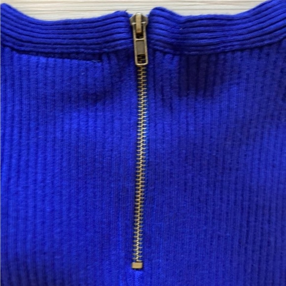 Baby blue sweater shirt with zipper on the back - Picture 3 of 3